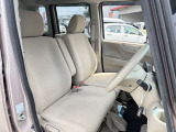 運転席シート廻りは使用感も少なく、良好な状態となっています。前オーナー様が丁寧に使っていたことがよくわかりますね。