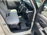 やわらかい座り心地のシートで長時間の運転でも疲れにくくなっています☆シートリフターも付いているので乗る方の身長に合わせて調整が可能です♪