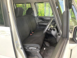 運転席シート廻りは使用感も少なく、良好な状態となっています。丁寧に使われていたことがよくわかりますね。