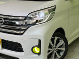 【LEDヘッドライト】悪天候や夜間走行時も良好な視界を確保し安心して運転できる高輝度LEDヘッドライトを装備!点灯速度が早く、消費電力も抑えられています。