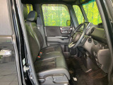 運転席シート廻りは使用感も少なく、良好な状態となっています。丁寧に使われていたことがよくわかりますね。