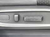 【パワーシート】スイッチ一つで簡単にシートの微調整が可能!電動だから力もいりません!快適なシートポジションにセットして、快適なドライブをお楽しみください。
