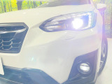【LEDヘッドライト】悪天候や夜間走行時も良好な視界を確保し安心して運転できる高輝度LEDヘッドライトを装備!点灯速度が早く、消費電力も抑えられています。