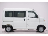 県内13店舗にて常時500台以上ダイハツ車を展示中です。見て、触って、納得のいく一台をぜひ見つけてください。