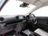 ダイハツのお店では、ダイハツ車を知り尽くしたプロフェッショナルが、専用の診断機器を使って各システムを点検しております。
