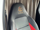 JPSTAR専用レザーシートを採用しています。高級感のあるデザインと上質な質感が車内空間を引き立て、座り心地も快適です♪
