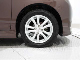 タイヤサイズは(165/65R15)で純正アルミホイールです。