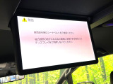 【13.3型フリップダウン】大画面モニターで後席でもエンタメをお楽しみいただけます。家族や友人とお出かけする機会が多い方に大人気です♪