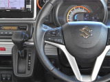 ステアリングには様々なスイッチが付いておりますので運転しながらの操作も楽ちんです♪