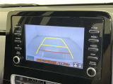 バックモニター付なので後退時に後方が見えるので安心。 車は構造上、死角がたくさんなので万が一を考えると必須ですね。 あくまで補助の為の装備、バックは目視で確認する事が重要ですよ。