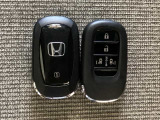 スマートキー付きですからドアロックの開閉およびエンジンスタートが楽々です。電動スライドドアの開け閉めもボタンで操作できます。スペアキーも同じものを用意しております。