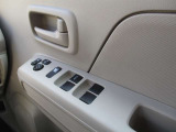 当社には、電動四輪スクーターも取扱いをしてます。歩くのが大変な方、運転免許証の更新をあきらめた方、ぜひ乗ってみて下さい。あなたの足になります。簡単運転、免許不要です。お問合せ番号は 0778-52-1246まで!