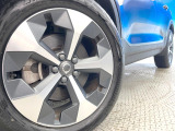 ●純正19インチアルミホイール:輸入車ならではの卓越した走りを支えるホイールと足回りです!日本車の走りに慣れている方にもぜひ体感して頂きたいほど、高いレベルでまとまっています!