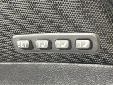 【メモリー機能付きパワーシート】ドライバーごとに設定したシート位置を記憶して、ボタン一つで切り替えできる便利な機能!運転する方が複数名いらっしゃるご家庭におすすめです♪