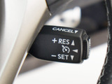 【オートクルーズコントロール】搭載。アクセル操作なしでも車が自動でスピードを保ってくれる機能です長距離の高速は楽々です