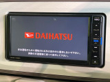 【純正ナビ】人気の純正ナビを装備しております。ナビの使いやすさはもちろん、オーディオ機能も充実!キャンプや旅行はもちろん、通勤や買い物など普段のドライブも楽しくなるはず♪