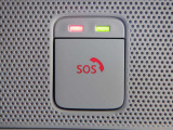 【SOSコール】急病時や危険を感じた時には、SOSコールスイッチを押してください。万が一の事故発生時には、エアバッグ展開と連動し自動通報されます。