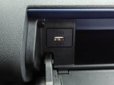 USBポートはスマートフォンの充電などにご利用いただけます♪