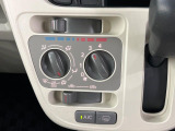 寒い冬も暑い夏も全席に快適な空調を届けてくれる、ダイヤル式エアコンを装備♪
