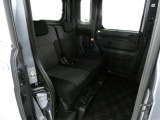 ゆとりある広々とした車内空間は、ドライブを始め買い物やレジャーなど、幅広く活躍します。一人でもみんなとでもお出かけを楽しみましょう!