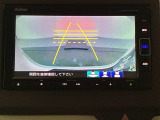 バックでの車庫入れも安心です! リアカメラが付いているバックモニター付のナビを装備しております。操作線もついており距離感も画面から確認できます。