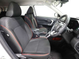 ゆったり室内で運転もしやすいです♪使い勝手の良い配置も考えられています!!