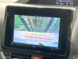 【バックカメラ】駐車時に後方がリアルタイム映像で確認できます。大型商業施設や立体駐車場での駐車時や、夜間のバック時に大活躍!運転スキルに関わらず、今や必須となった装備のひとつです!