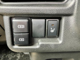 【シートヒーター】運転席、助手席にはシートヒーターを装備☆寒い朝にはシートをじんわり温めてくれてドライブも快適ですよ☆エアコンの暖房より早く温まってくれるので重宝☆スイッチon・off操作簡単