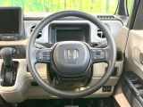インテリアに合わせたデザインのステアリングは、運転される方のことも考え、運転しやすい形状、大きさです。是非一度、実際に触ってお確かめください。