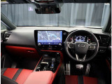 デザインもよく、居心地のよい運転席ですね。分かりやすいスイッチ類ですから操作もしやすく運転をサポートします。