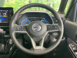 【純正革巻きステアリング】上質な革を使用することで、手にしっかり馴染みとても運転しやすいハンドルです♪