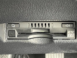 ◆【ETC2.0(DSRC/ITSスポット)】ETCカードを挿入すれば料金所はノンストップで通過できます。ETC限定の割引や、高速道路の情報提供サービスを利用できます。