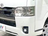 【LEDヘッドライト】悪天候や夜間走行時も良好な視界を確保し安心して運転できる高輝度LEDヘッドライトを装備!点灯速度が早く、消費電力も抑えられています。