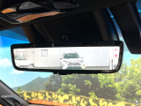 【デジタルインナーミラー】後席の大きな荷物や同乗者で後方が確認しづらい時でも安心!カメラが撮影した車両後方の映像をルームミラー内に表示。クリアな視界で状況の確認が可能です!