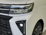 【LEDヘッドライト】悪天候や夜間走行時も良好な視界を確保し安心して運転できる高輝度LEDヘッドライトを装備!点灯速度が早く、消費電力も抑えられています。