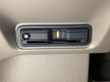 ハンドルの左下にETCがついています。高速道路の料金所の通過も楽々です。 カードの取り出しもしやすい場所についています。