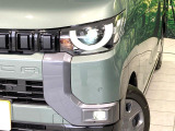 【LEDヘッドライト】悪天候や夜間走行時も良好な視界を確保し安心して運転できる高輝度LEDヘッドライトを装備!点灯速度が早く、消費電力も抑えられています。