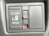 【パワースライドドア】スマートキーや運転席のスイッチでスライドドアの開閉が可能♪電動だから力を入れてドアを開ける必要が無く、小さいお子様でも、重い荷物を持っている時もラクに開け閉めできます♪