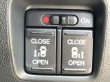 【両側パワースライドドア】キーや運転席のスイッチで後席両側スライドドアの開閉が可能♪電動だから力を入れてドアを開ける必要が無く、小さなお子様でも簡単に開け閉めでき快適です♪