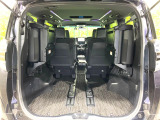 【パワーバックドア】スマートキーや運転席のボタンを押すだけでリアゲートが自動で開閉します!荷物を持っている時や、高い位置にあるバックドアを閉める際に便利な機能です♪