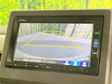【バックカメラ】駐車時に後方がリアルタイム映像で確認できます。大型商業施設や立体駐車場での駐車時や、夜間のバック時に大活躍!運転スキルに関わらず、今や必須となった装備のひとつです!