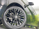 【純正アルミホイール】外観にマッチした純正アルミホイールを装着しております。各種社外アルミホイールや、スタッドレスタイヤも取扱いしております。是非ご相談ください♪
