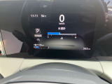 大きくて見やすいスピードメーターです。エコ運転の目安になるマークの表示もあって燃費向上の手助けにも☆