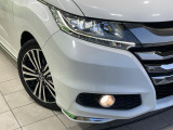 【LEDヘッドライト】悪天候や夜間走行時も良好な視界を確保し安心して運転できる高輝度LEDヘッドライトを装備!点灯速度が早く、消費電力も抑えられています。