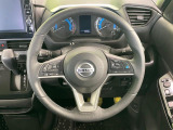 【純正革巻きステアリング】上質な革を使用することで、手にしっかり馴染みとても運転しやすいハンドルです♪