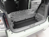 フレキシブルボードが標準装備なので荷室床の高さや形を変えることで、積む荷物に応じて使い分けできるアレンジ性が高い機能です。