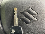 【キーレス】少し離れた場所からでもボタン一つでドアの開錠・施錠ができるのでとっても便利!ドアの鍵穴周りに傷をつけることもありません♪