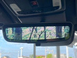 【アドバンスドルームミラー】後席の大きな荷物や同乗者で後方が確認しづらい時でも安心!カメラが撮影した車両後方の映像をルームミラー内に表示。クリアな視界で状況の確認が可能です!
