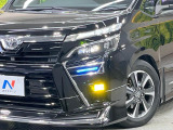 【LEDヘッドライト】悪天候や夜間走行時も良好な視界を確保し安心して運転できる高輝度LEDヘッドライトを装備!点灯速度が早く、消費電力も抑えられています。