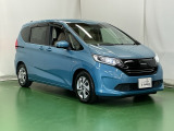 狭い駐車場でも、スライドドアならチャイルドシートへのお子さまの乗降や荷物の積載もスムーズ。とても便利な【両側電動スライドドア】ドアハンドを少し引くだけでリアドアが自動開閉します。
